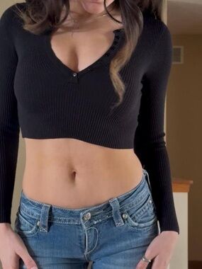 Women's Black Ribbed Cropped Long Sleeve Top